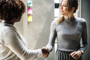 Har du for lidt tid som iværksætter eller som mindre virksomhed? Så er der en ganske enkel løsning, du kan ansætte en Virtual Assistant - Læs mere her!
