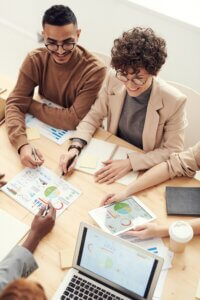 Ansat eller Virtual Assistant